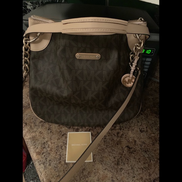 Michael Kors Handbags - Michael Kors Purse. Not brand new. Michael Kors Handbags - Michael Kors Purse. Not brand new.